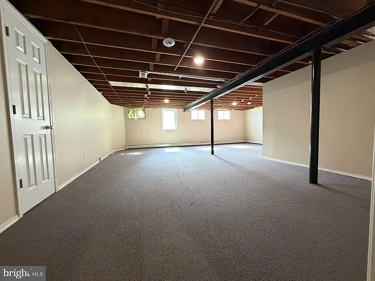 319 Meetinghouse Ln — Photo 31