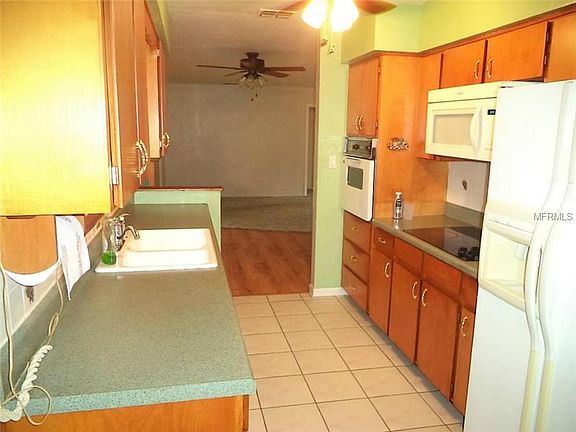 3rd image of 4999 Lakewood Dr