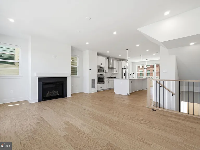 10235 Dalmatian St — Photo 2