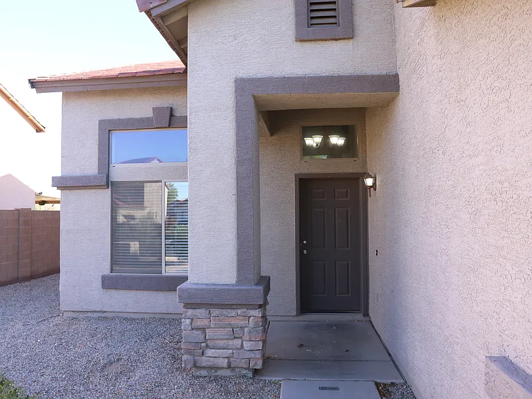 1457 E 10th Pl — Photo 3