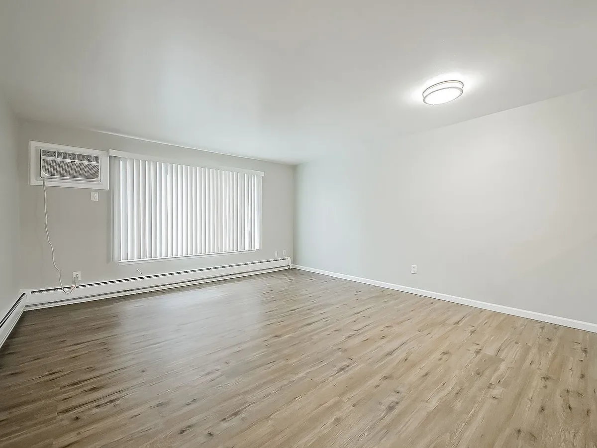 Building Photo - 1490 Nancywood Dr