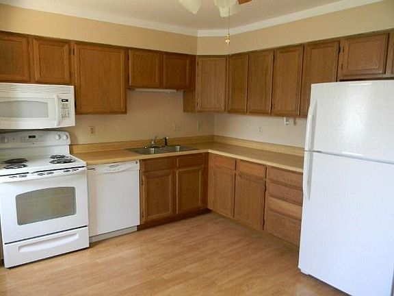 3rd image of 521 Glenrose Ln