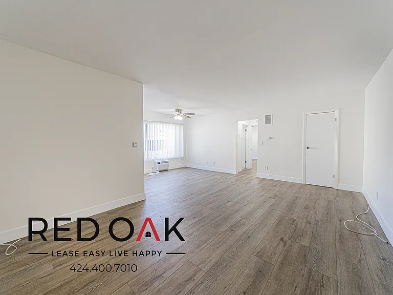 7502 Canby Ave #4 — Photo 6