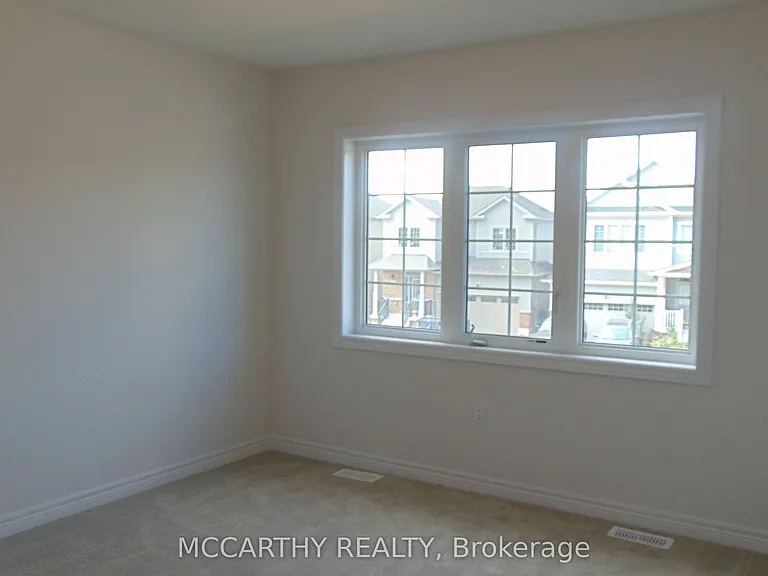 496 Black Cherry Cres — Photo 10
