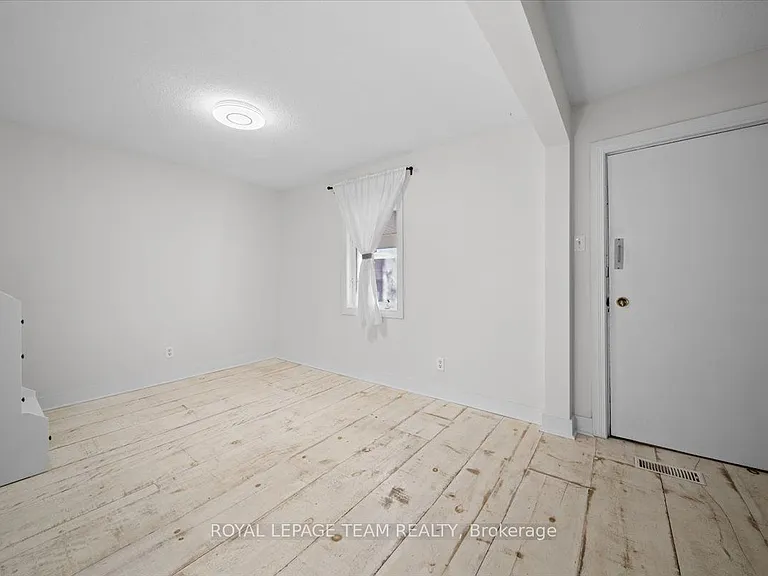 135 Upper Lorne Pl #2 — Photo 3