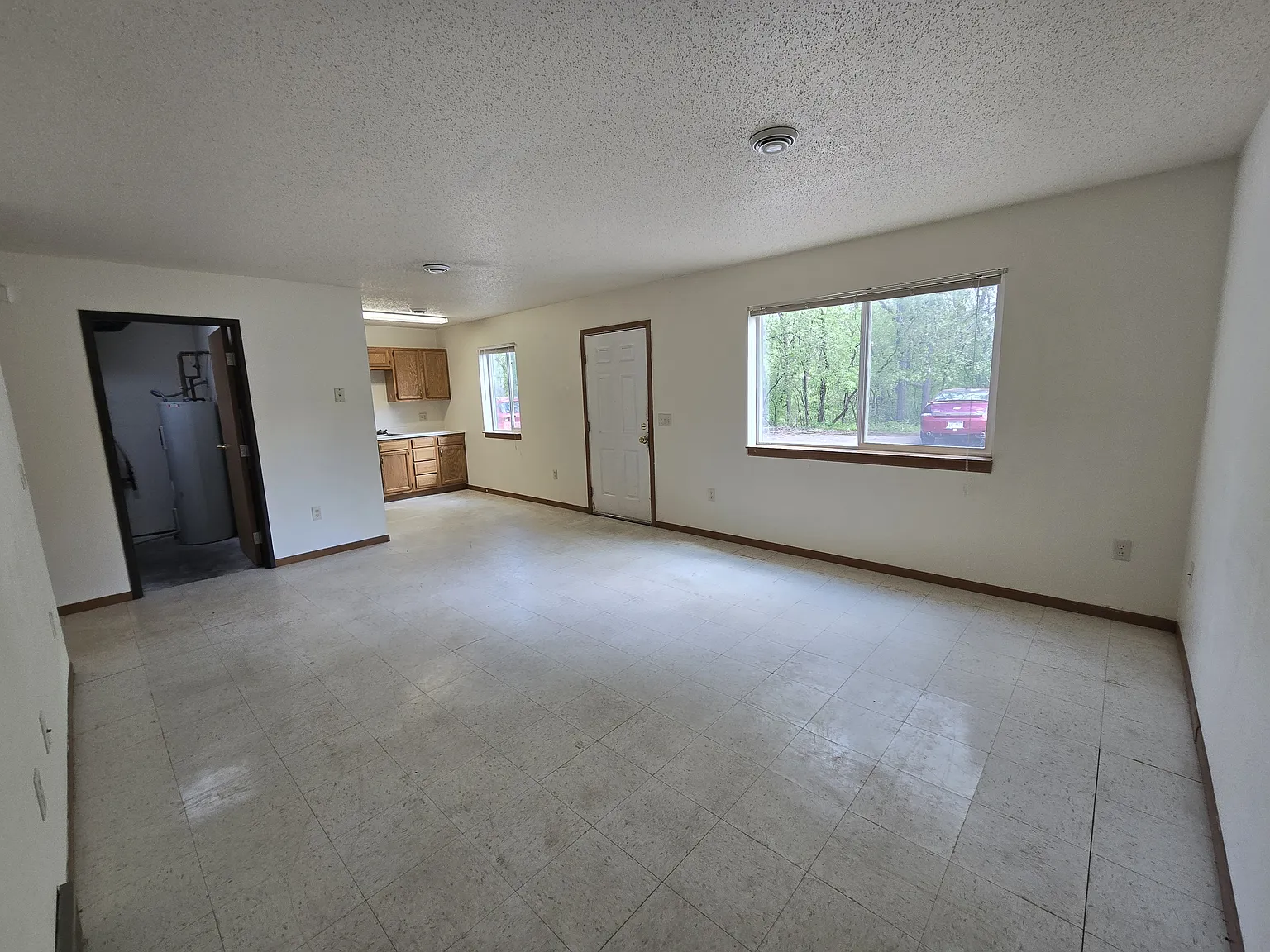 6 bed, 1500 sqft, $1,650 — Photo 3