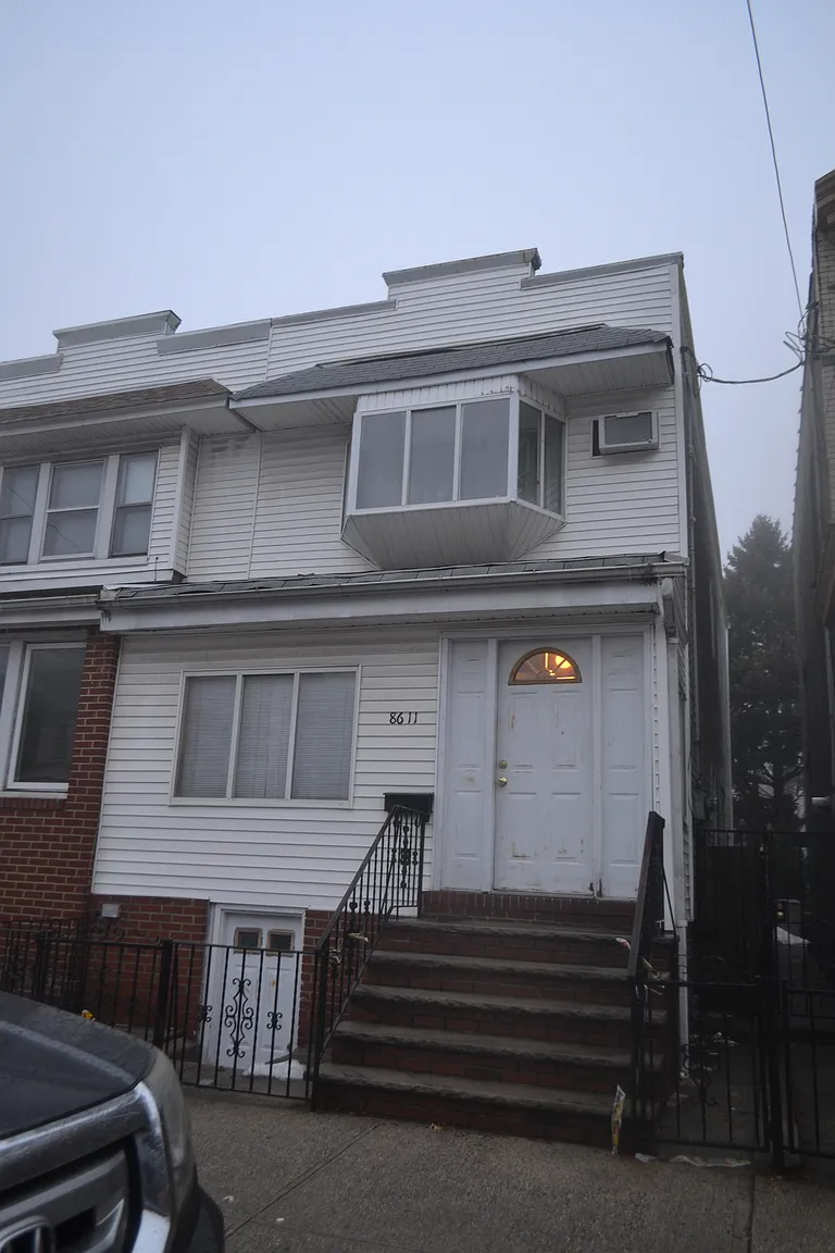 8611 88th Ave photo 1