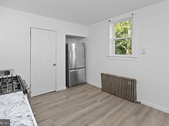 4th image of 72 Franklin St