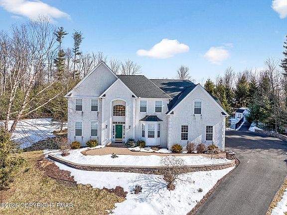 2nd image of 3209 Mountain Laurel Dr