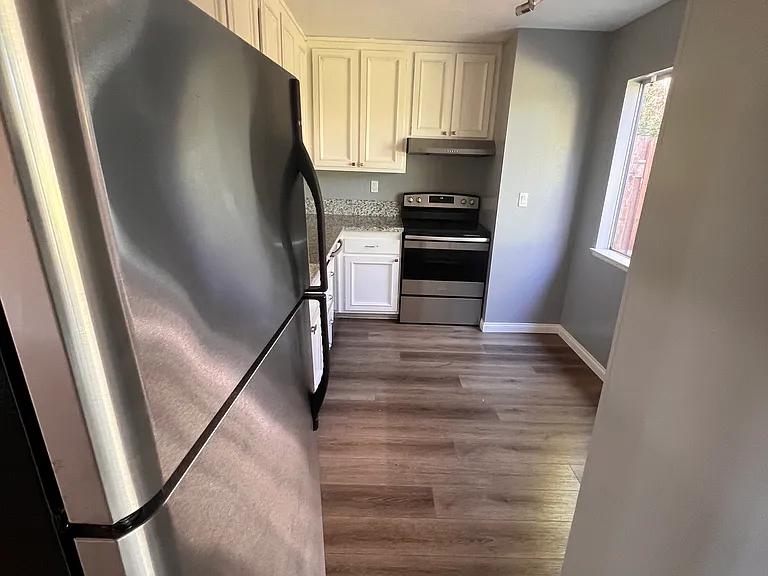 715 Colina Ln #B — Photo 7