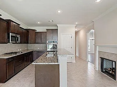Building Photo - 18124 River Landing Dr