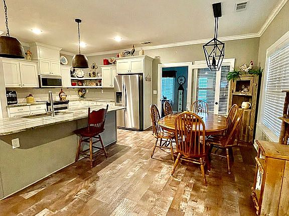 5th image of 103 Oak Meadows Cv