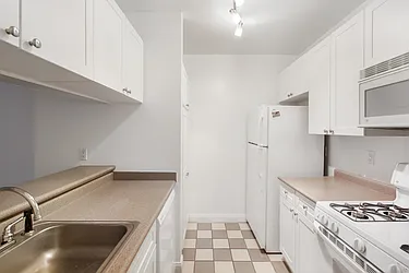 Rented by R New York