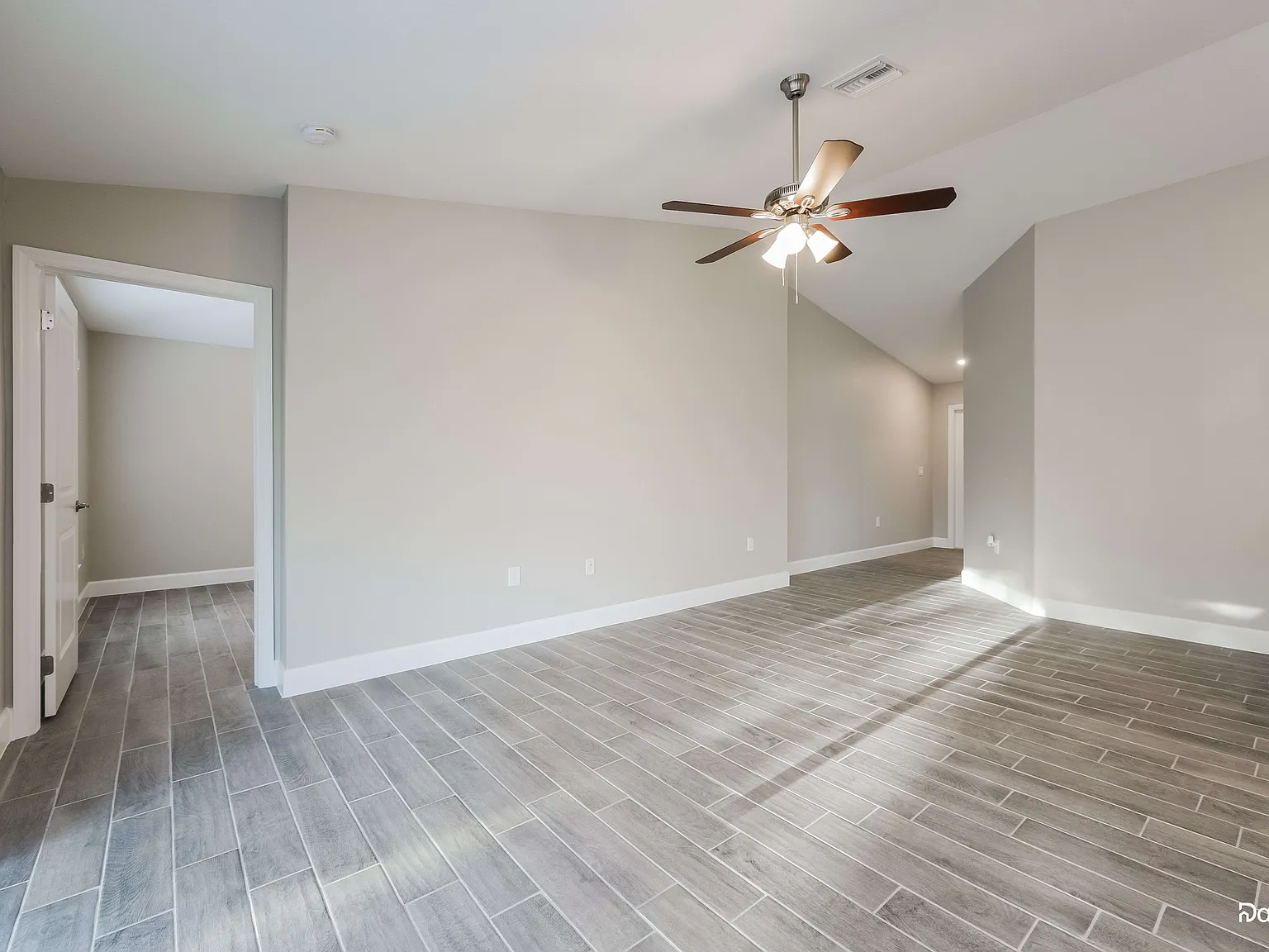 3 bed, 2.0 bath, 1614 sqft, $1,815 — Photo 4