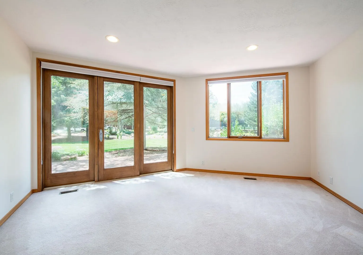 Rarely Available Cozy Park Meadows Townhome — Photo 3