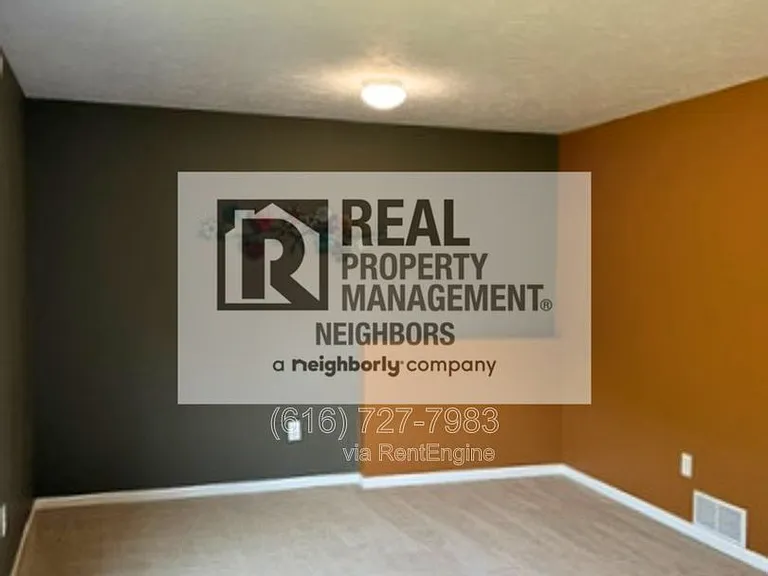 1636 Northbend Dr NE — Photo 3