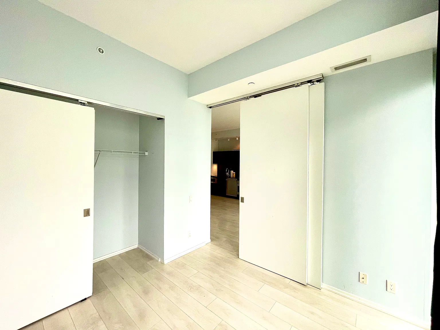 3 bed, 1000 sqft, $3,900 — Photo 3