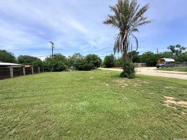 600 Crouch Ave LOT 16, Devine, TX 78016