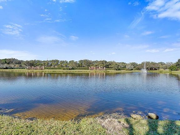 3rd image of 3151 Overlook Rd