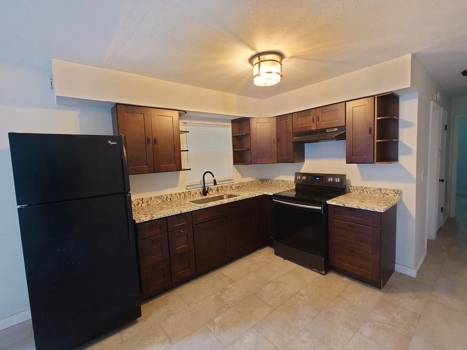 2 bed, 950 sqft, $1,595 — Photo 3