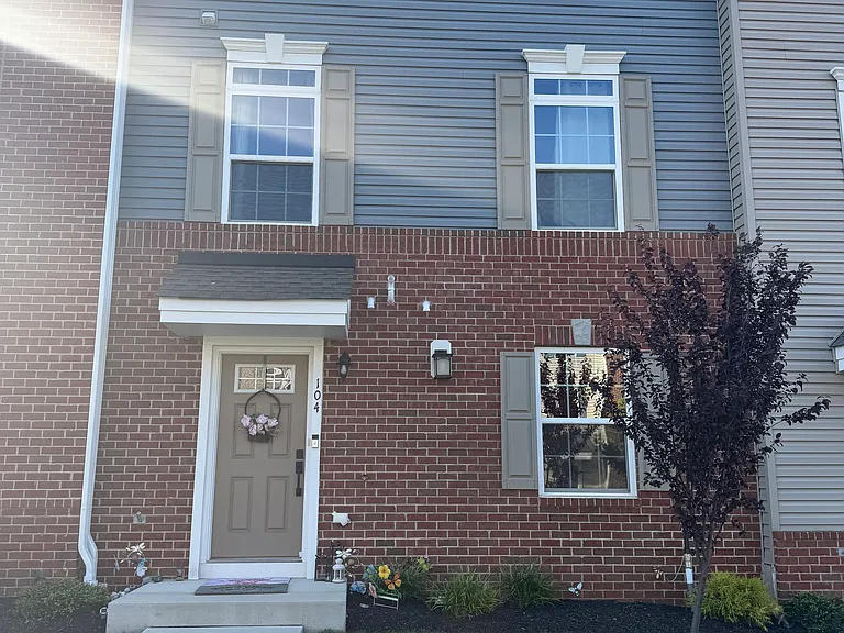 104 Midland Ave — Photo 2