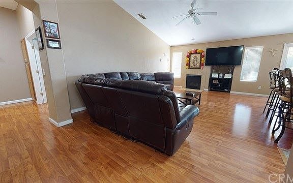 4th image of 1442 Jantzen Ave