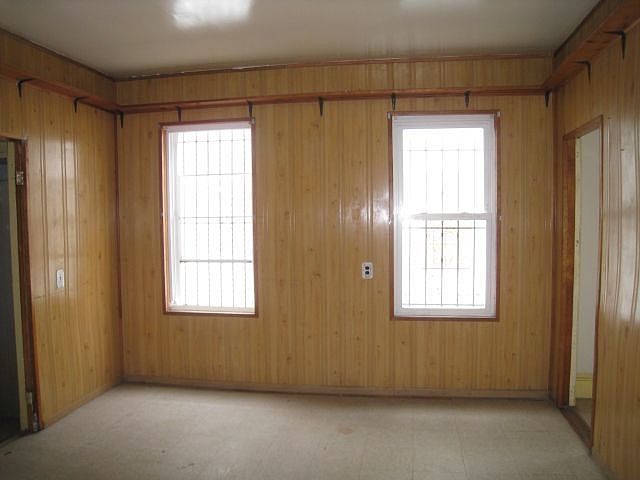 2nd image of 207 Hanover St
