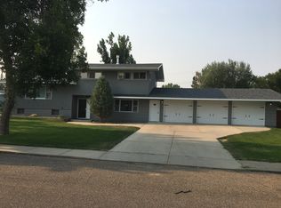 417 Linden Ave, Glendive, MT 59330