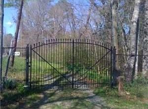 2nd image of 422 Coventry Ct