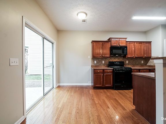 5th image of 744 Mountain Laurel Dr