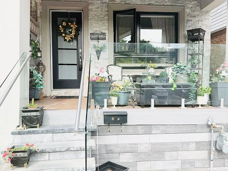 383 Coxwell Ave #MAIN UPPER — Photo 12