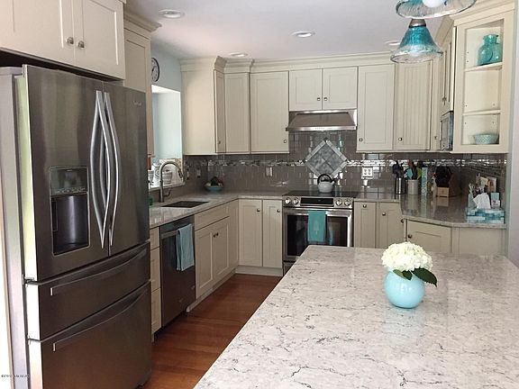 3rd image of 140 Briars Farm Ln