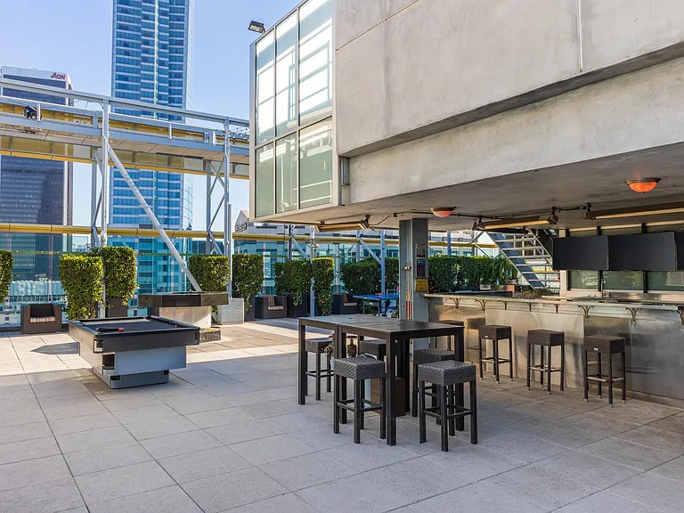 TENTEN Wilshire — Photo 8