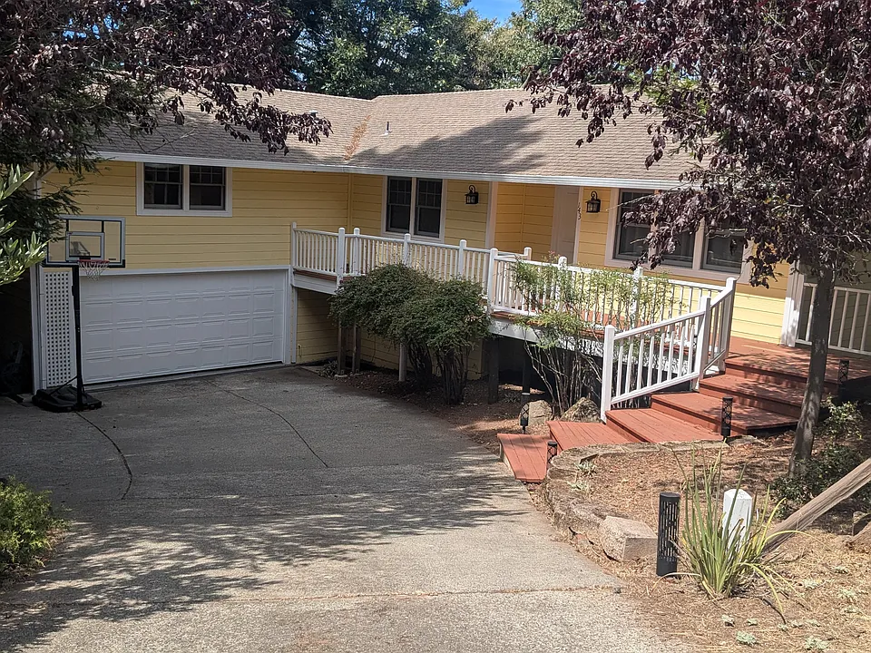 143 Ridgecrest Dr