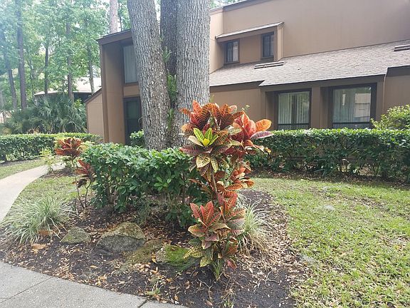 3rd image of 5 Broadmore Cir