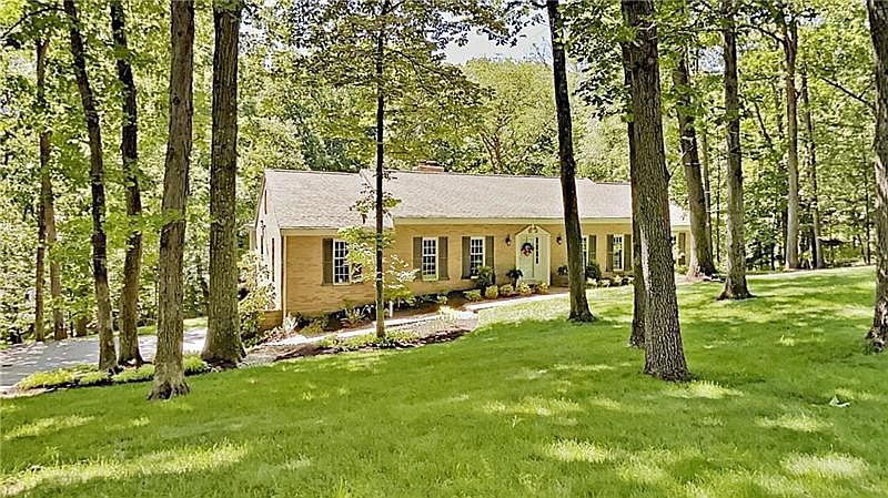 1st image of 3073 Swansea Cres W