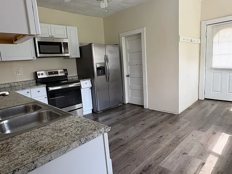 24 Curtin Ave — Photo 8