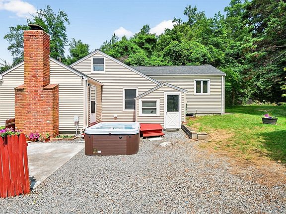 4th image of 120 Hackett Ave