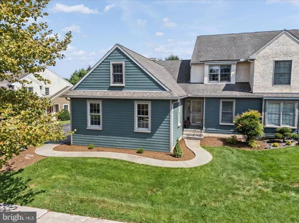 6 Parkside Dr, Elverson, PA 19520