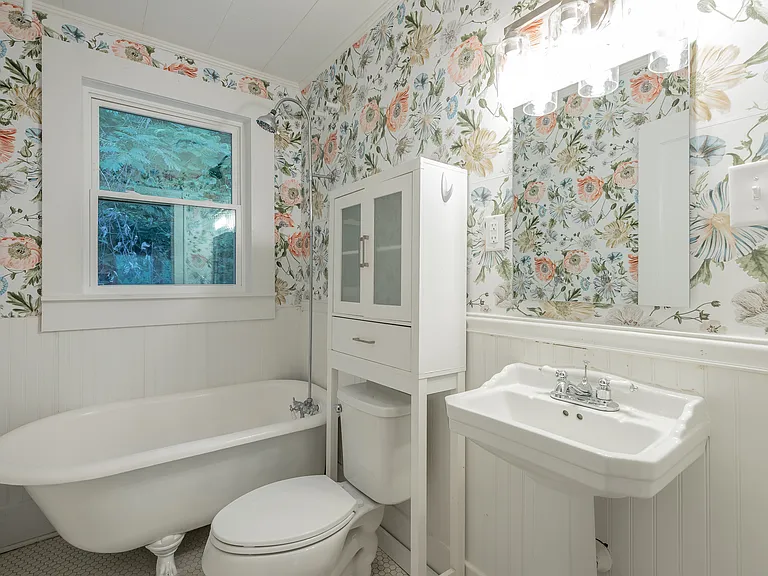 516 Moonhollow Ln — Photo 13