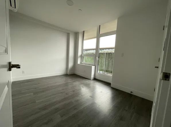 1399 Myrtle image 10 of 13