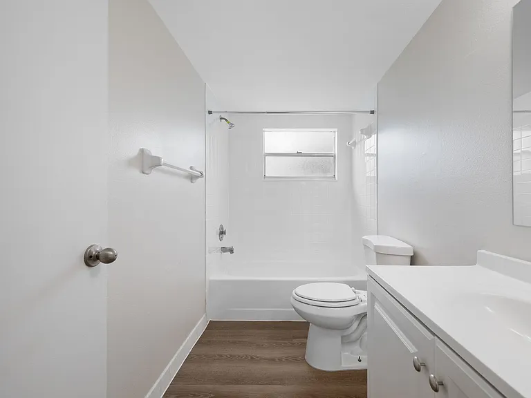 1767 Leo Ln S — Photo 20