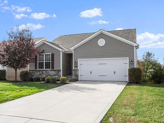 4th image of 135 Broadstone Cir W