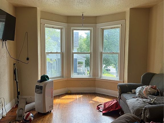 3rd image of 74 Mason St