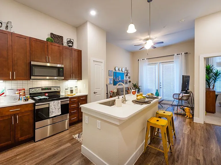 Hardy Yards Apartment Homes — Photo 11