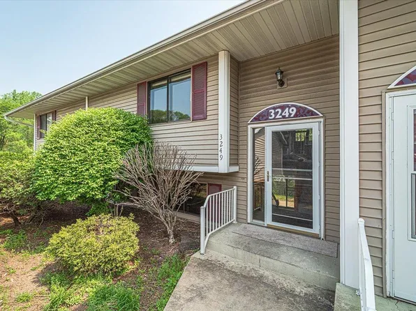 3249 Dodd Ln, Eagan, MN 55121