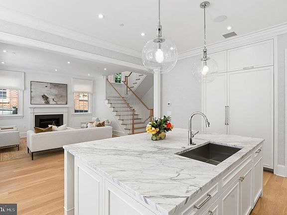 4th image of 2604 36th St NW