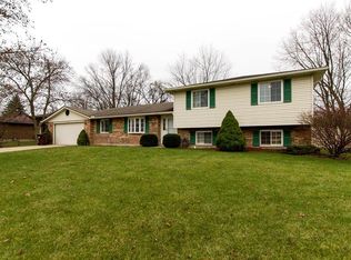 2097 Entrada Dr, Beavercreek, OH 45431