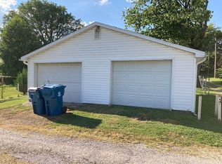 419 W 10th St, Mount Carmel, IL 62863