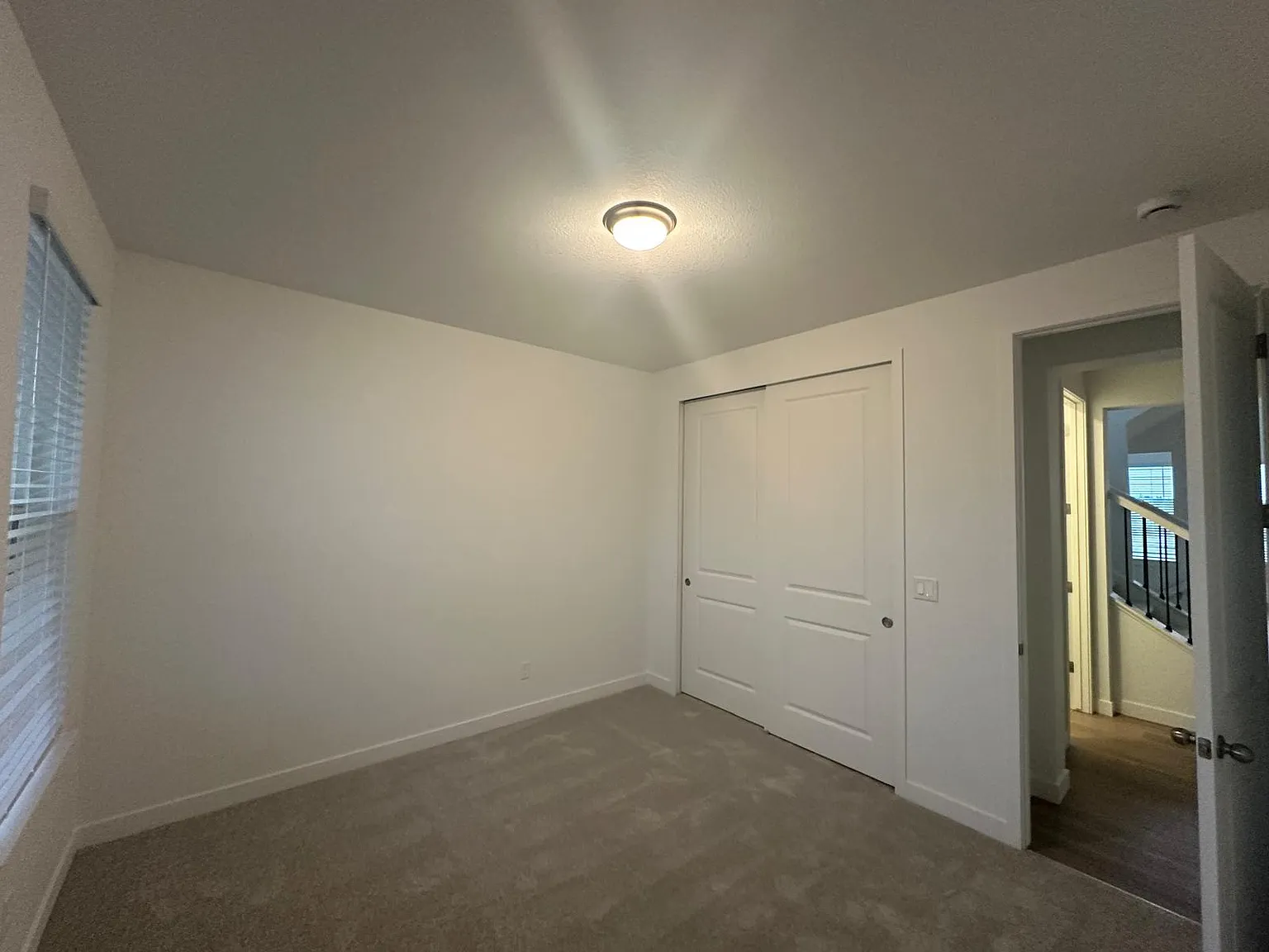 5 bed, 4000 sqft, $4,500 — Photo 2